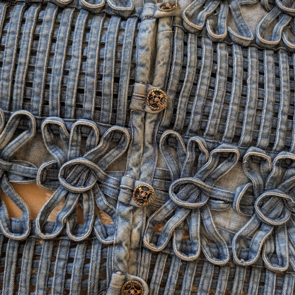 SALE $10 FINAL PRICE! Vintage denim vest, criss/cross braided w flowers, large - Picture 3 of 8